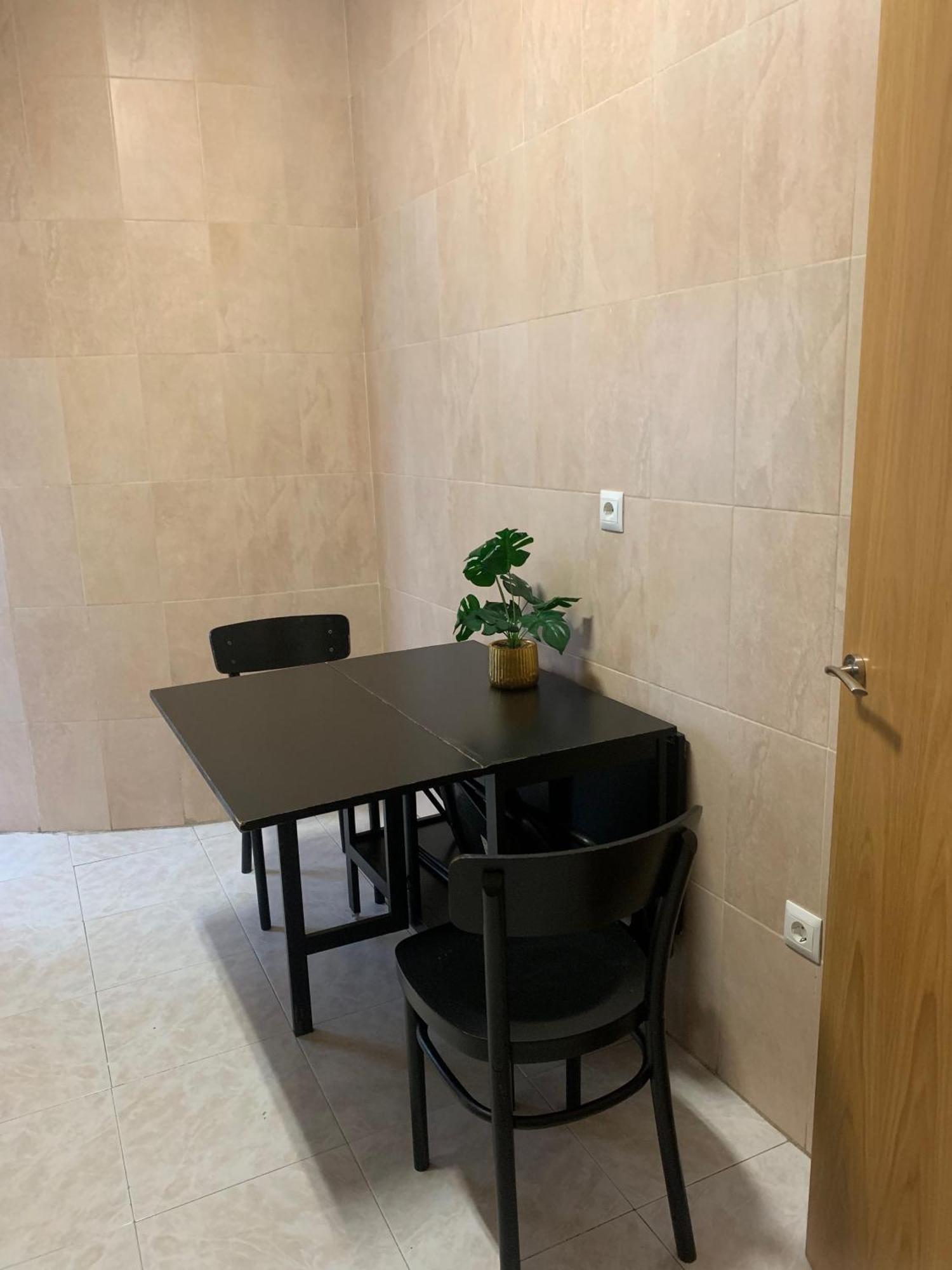 Segundo Antolin Yellow Door Ponferrada Εξωτερικό φωτογραφία