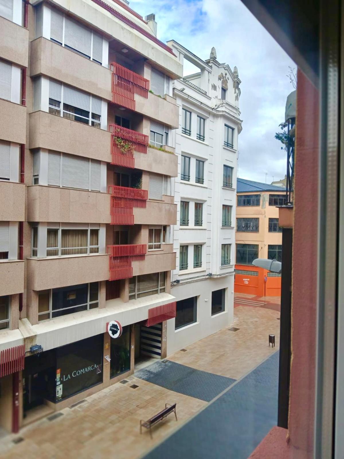 Segundo Antolin Yellow Door Ponferrada Εξωτερικό φωτογραφία